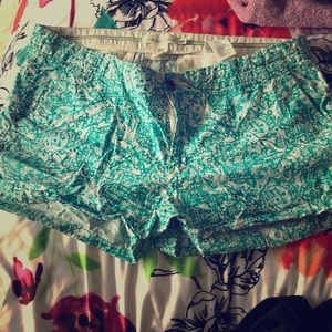 H&M shorts in green and white pattern